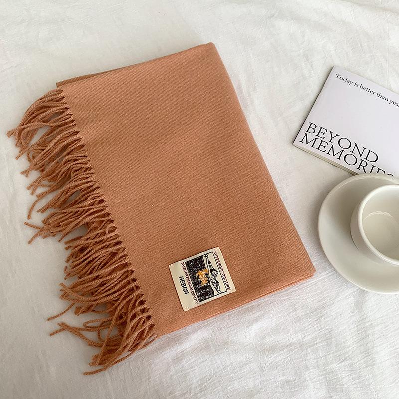 A Winter-specific, All-color, Multifunctional Scarf with A Soft Texture, Resembling The Feel of Cashmere, Providing Warmth and Protection.
