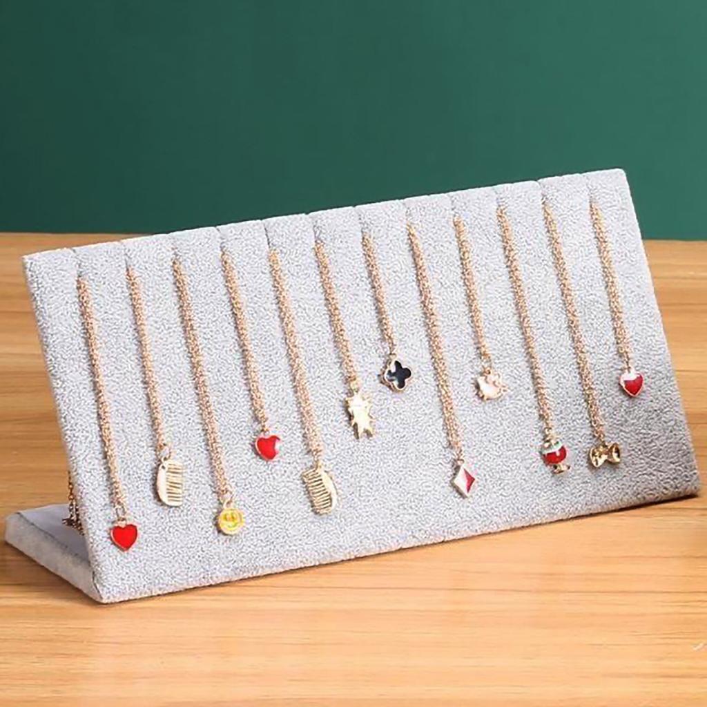 1 buc., Suport de expunere pentru coliere în formă de L, Suport de expunere pentru coliere în formă de L din pluș negru