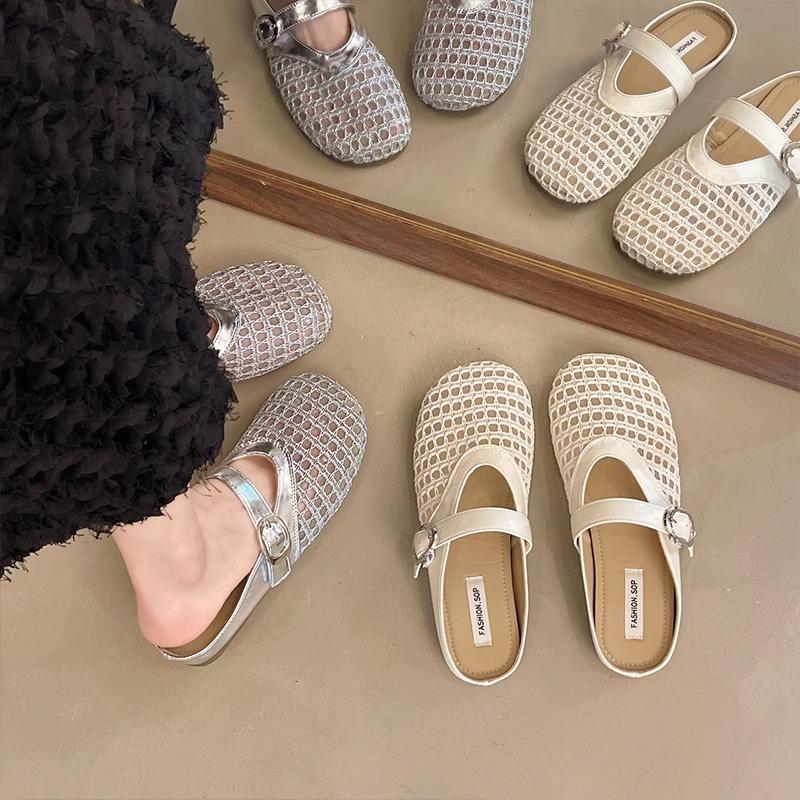 Flat bottom woven hollow slippers women's new outer wear fashion temperament sandals belt buckle bag head slippers