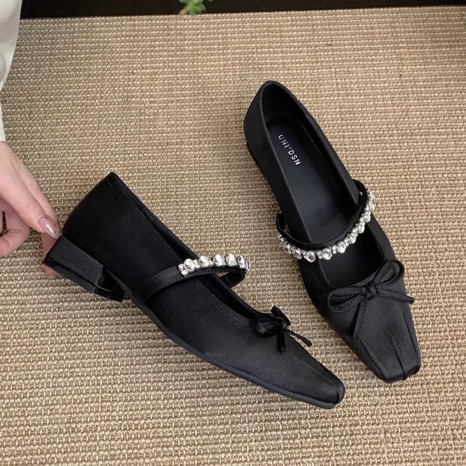 

Розовые туфли Xiaoxiang женские весна и осень новые милые с бантом стразами надписью круглым носком Мэри Джейн одинарные туфли 35 чёрный