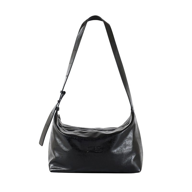 

Cryingcenter Black Oil Wax Leather Medium Shoulder Large Capacity Commuter Leather Bag Crying Center Black -02([Presale]])