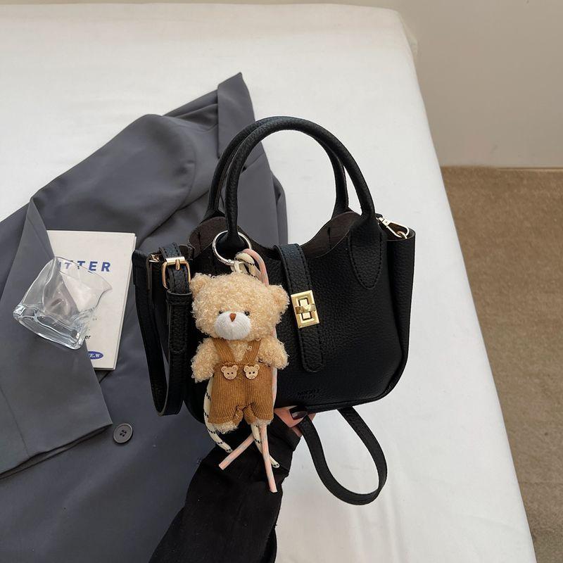 Xia Xiao Fresh Versatile Handbag Women's New Casual Bucket Bag Commuter Shoulder Messenger Bag