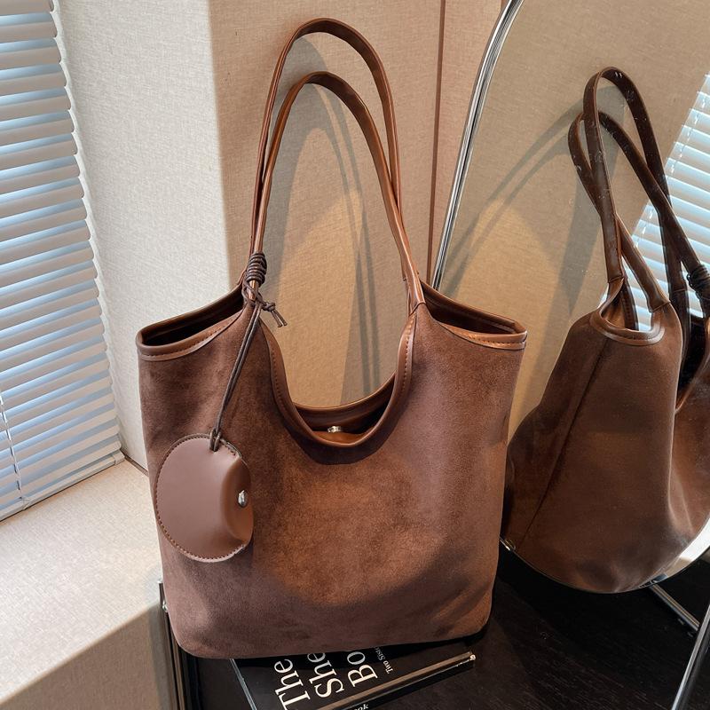 Korean version suede portable tote bag women's 2025 autumn and winter new trendy fashion mother and child bag commuter underarm shoulder bag