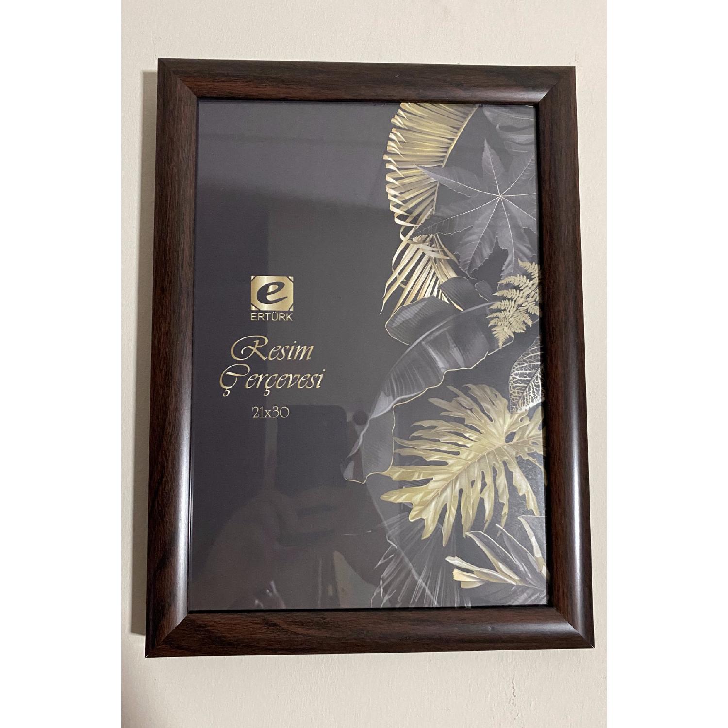 

Рамка А4 21 х 30 см | Стеклянная стена и каркас стола | Подвесная рама