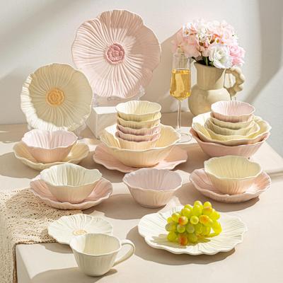 Set di Stoviglie in Ceramica Cremosa: Scatola Regalo Perfetta per Inaugurazione Casa o Souvenir