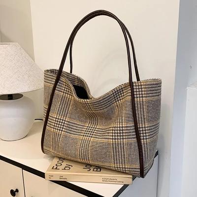 Vintage Plaid Flannel Tote Bag for Women  High Capacity Tote Bag with Advanced Feel  Light and Comfortable  Unique Shoulder Bag