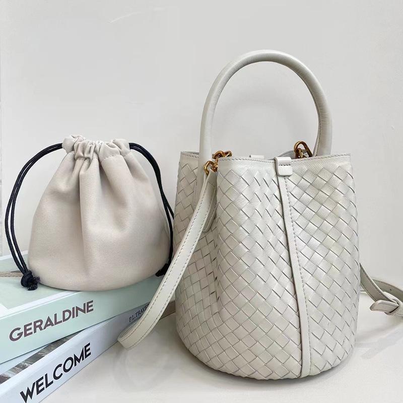 New woven bucket bag leather women's fashion portable messenger bag child and mother bag niche design portable