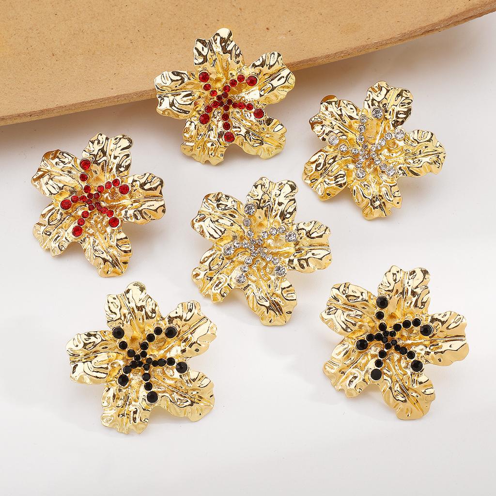 Retro Vintage Gold Flower Earrings Elegant Rhinestone Stud Earrings High Grade Women Fashion Earrings