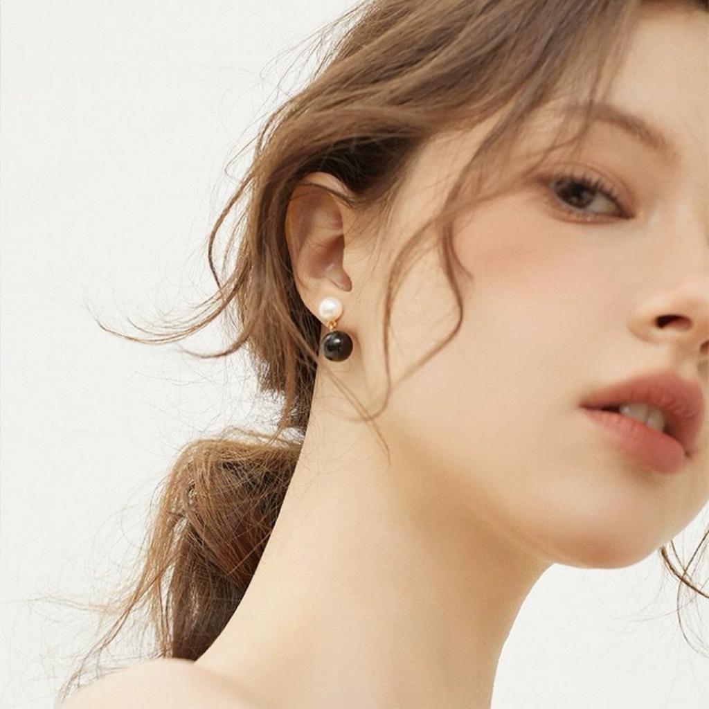Black agate pearl stud earrings two-color double bead design freshwater pearl exquisite and versatile temperament fashionable French retro ears