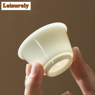 2 pz/set Dehua Grasso di Pecora Giada Bianco Porcellana Tazza da Tè Rilievo Fatto a Mano Tazza Master Tazza da Meditazione Chazhan Servizio da Tè Kung Fu 35ml