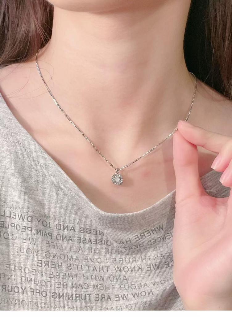 Nickel Silver-Plated Gold Sugar Cube Pendant Necklace for Women: Elegant, Simple, Versatile Luxury.