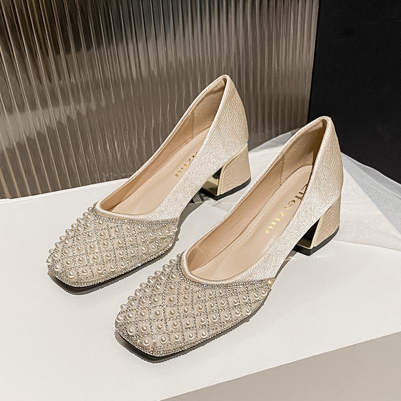 Size 35-43 Women Wedding Pumps Med Heel Square Toe Office Lady Shoes Pearls Diamonds Bowknot Decoration Party Shoes