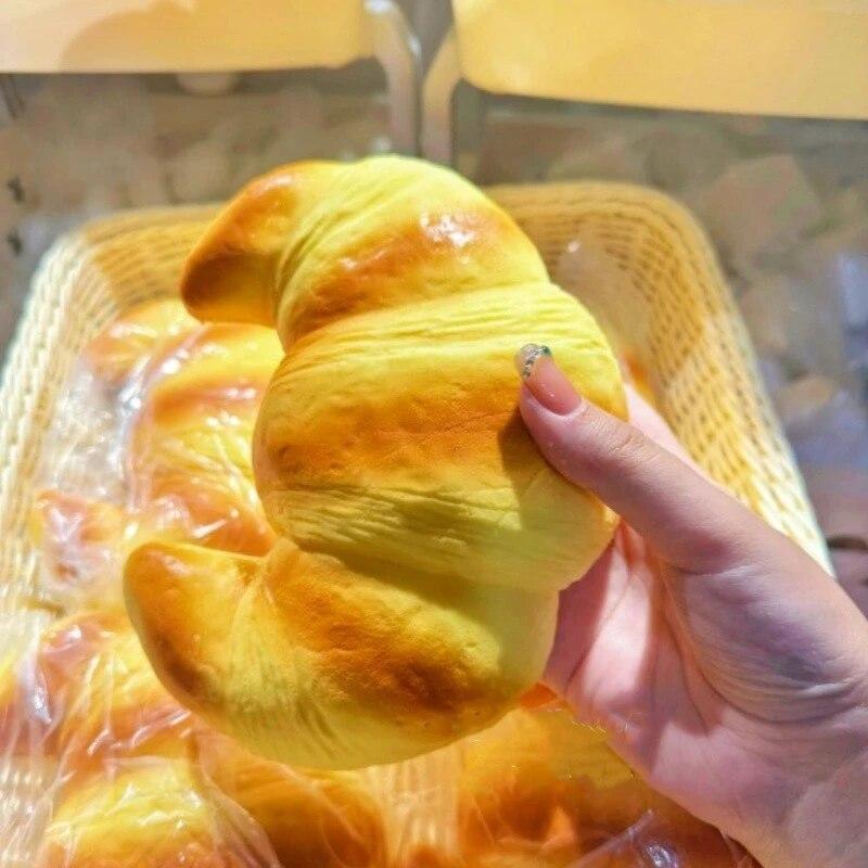 

Большой круассан, медленный отскок, щепотка, декомпрессионная игрушка, мягкая, медленно поднимающаяся