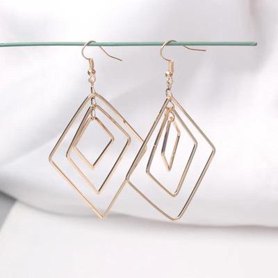 Temperamentvolle Damen-Tropfenohrringe, einfache drei Schichten, quadratische Pendientes, hohle geometrische Metallohrringe, Persönlichkeitsohrringe, Ohrschmuck