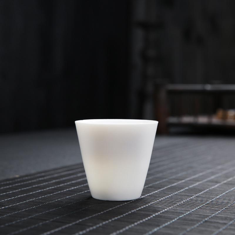Chinesische weiße Porzellan-Teetasse Kung Fu Teegeschirr Keramik-Teeschale Kreative handgefertigte Tassen Kleines Weinglas Phnom Penh Teetassen Geschenk
