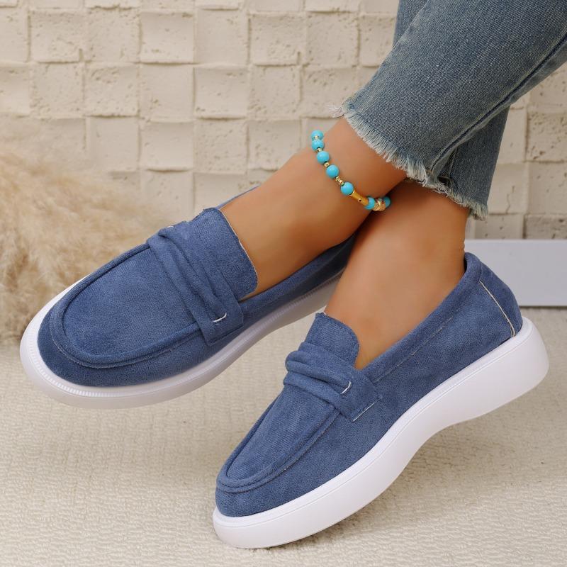 A New Style of Casual, Thick-soled, Flat-heeled, Large-sized Bean Shoes That Can Be Worn with One Foot and Are Versatile