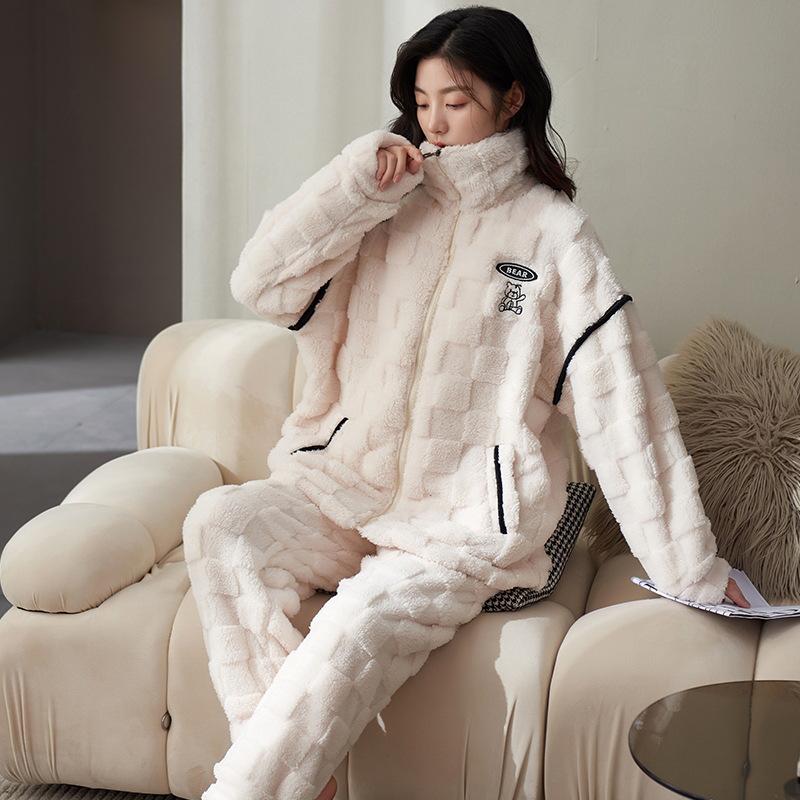 Damska przytulna flanelowa piżama zimowa - Gruby polar koralowy, duży rozmiar, idealna do noszenia w domu lub na zewnątrz jesienią i zimą.