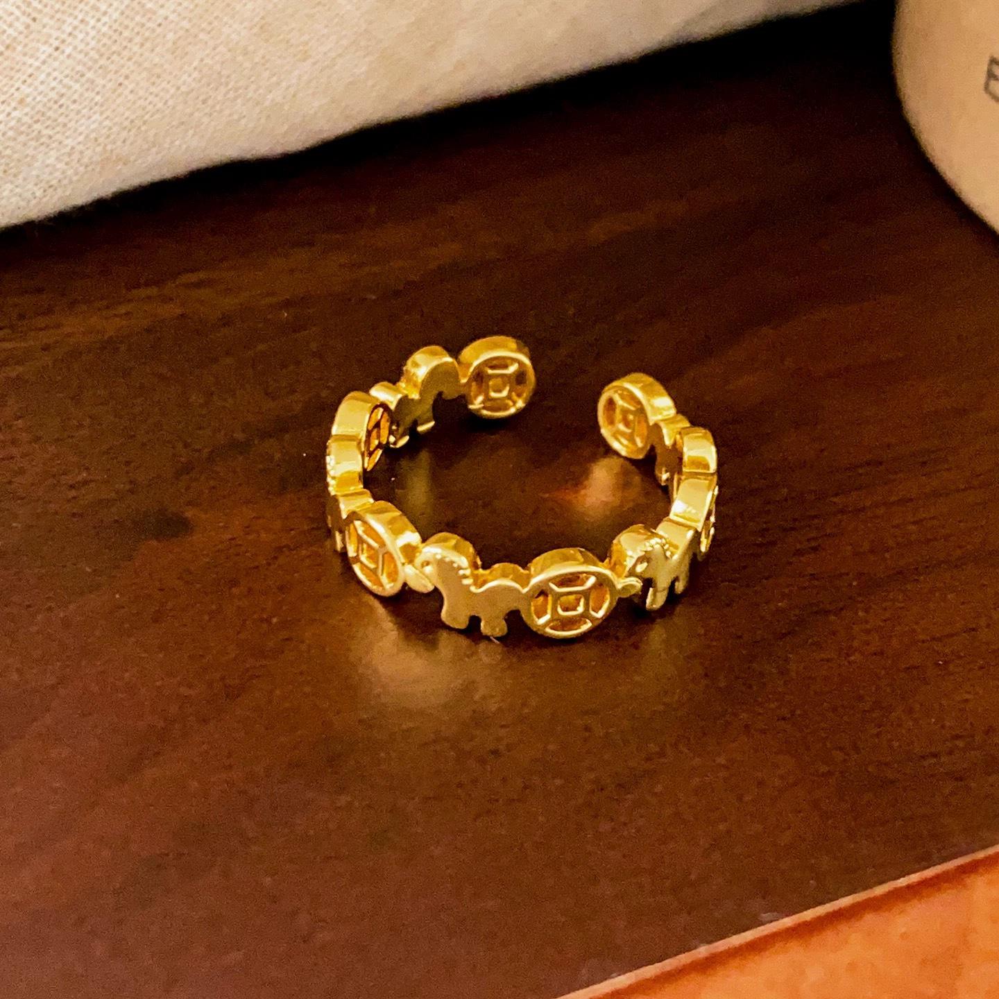 Year of the Horse Sand Gold Coin Ring – Zodiac Horse Jewelry золотой