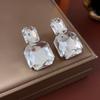 Set di orecchini a lobo quadrati con incastonatura di diamanti e collana: Accessori Formale di Lusso, alla Moda, di Alta Gamma