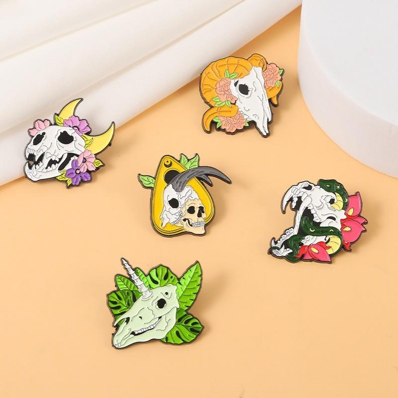 Creative Punk Style Skull Head Geometric Brooch Alloy Pin For Unisex Fashion Enthusiasts