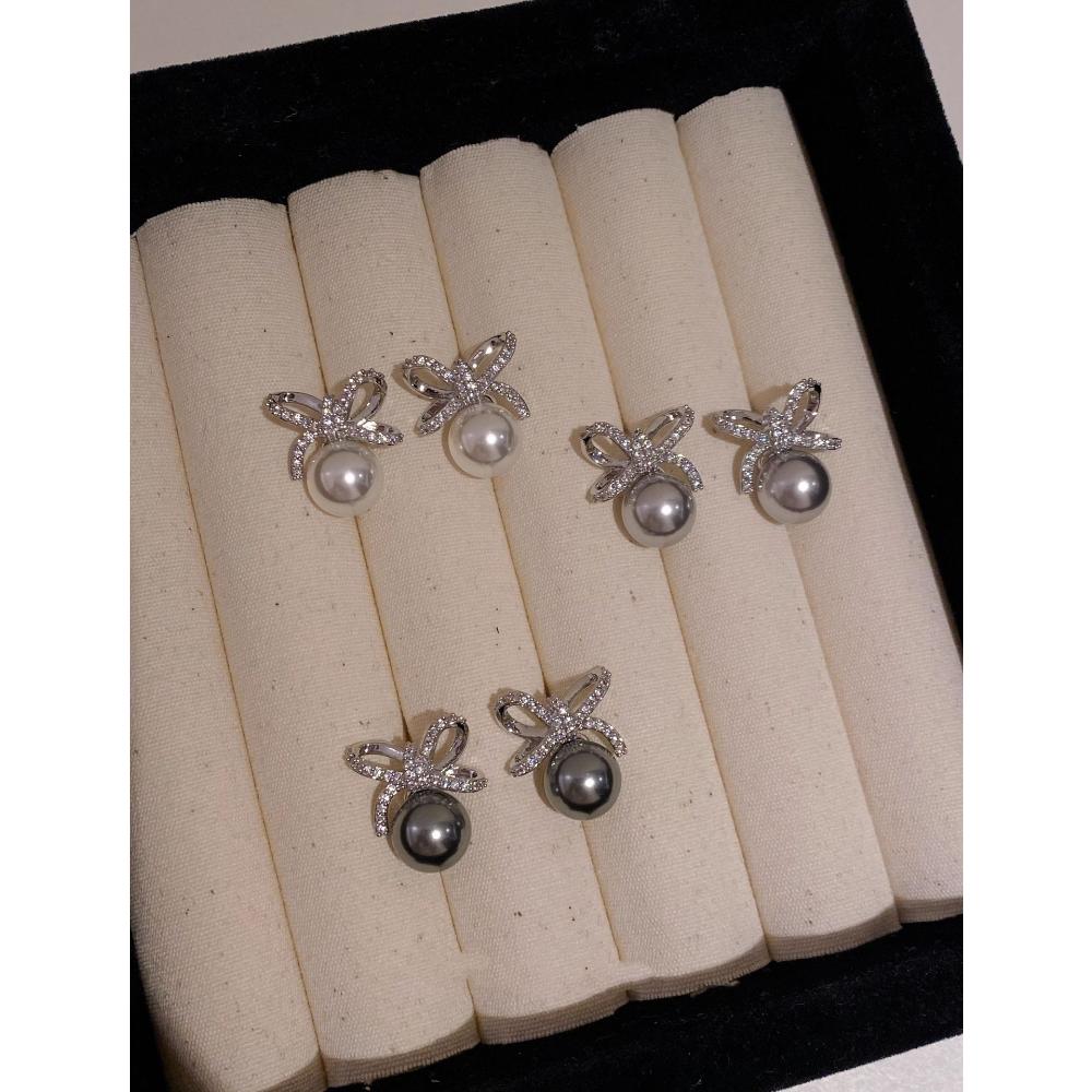 Seiko version earrings, silver needles full of diamonds, bow, Shijia pearl stud earrings, femininity, niche sense, fashionable and high-end earrings.