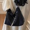 2025 Zimní High-End Matná Kožená Taška Módní A Všestranná Dámská Taška Tote Zahraničního Stylu Ležérní Taška Messenger