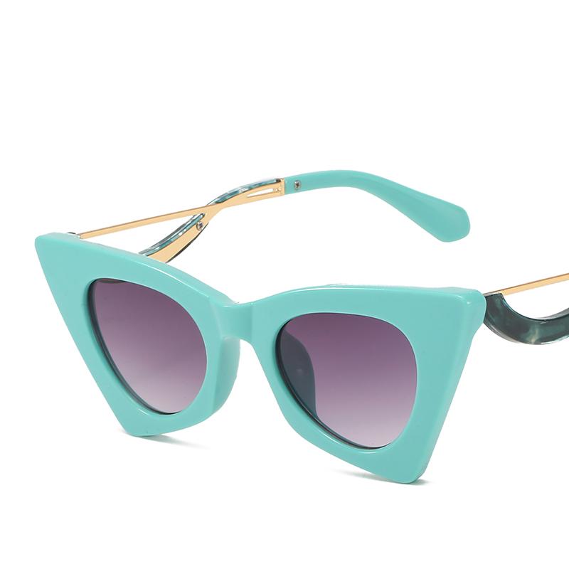 Angular Cat's Eye Sunglasses Trendy Cat Eye Sunglasses Female Personality Curved Mirror Legs Fashion Model Sunglasses
