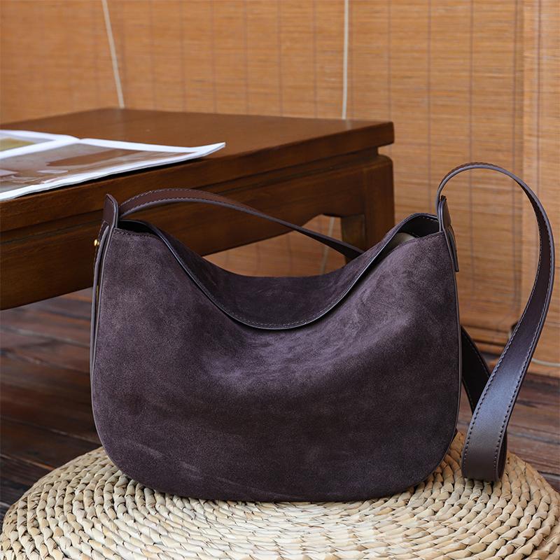 

Soft suede cowhide women s diagal shoulder bag luxury designer women s high-quality pillow bag autumn and winter 32x9.5x22cm кофейный