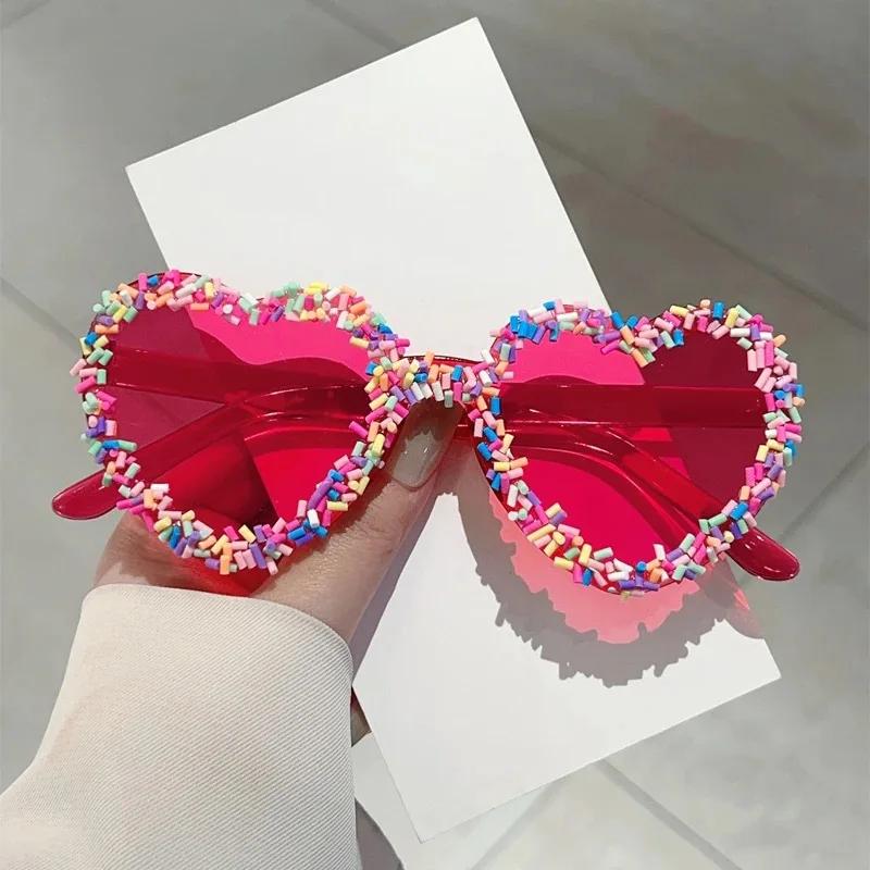Popular y2k Vintage Love Heart Sunglasses Women For Men Luxury Brand Design Sun Glasses Punk Cake Candy Pink Cute Party Eyewear
