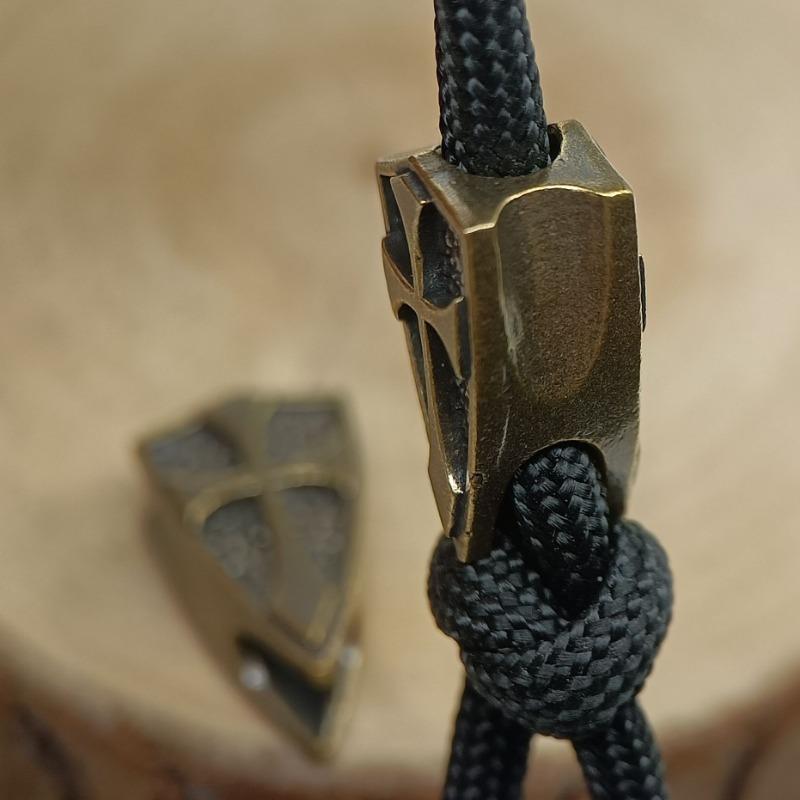 Křížový štít Mosazný nůž Korálky Deštník Lanko Přívěsek Svítilna Lanka Závěsný EDC Outdoor Tool Řetízek na klíče Paracord Náramek příslušenství