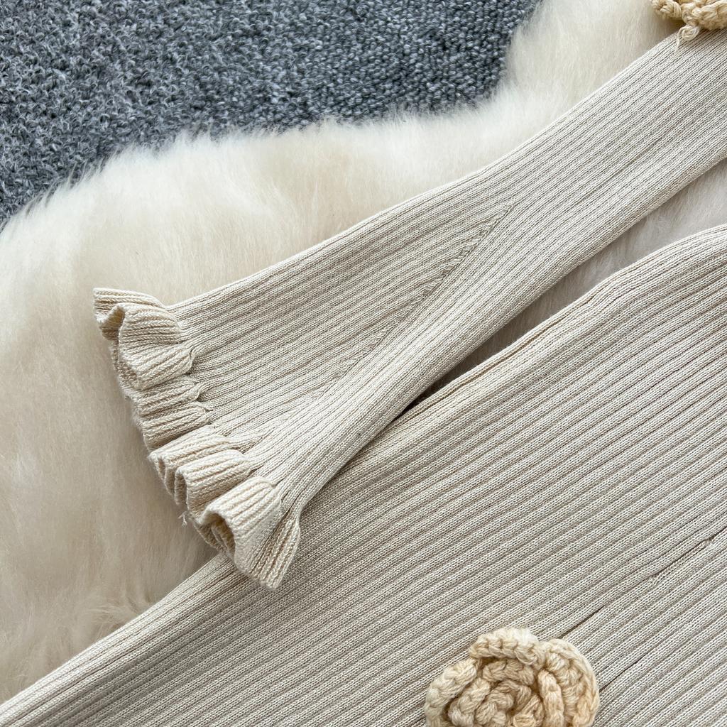 Atmosphere Temperament Three-dimensional Flower V-neck Long-sleeved Dress Female Slim and Thin Inner Sweater Skirt Autumn and Winter New Models