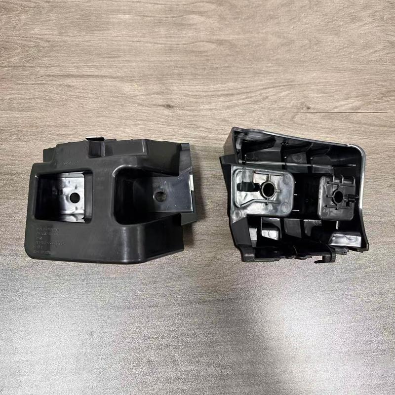 Rear Light Bracket For Tesla Model Y Juniper 2025+ Rear Bumper Tail Light Bracket 1932679-00-C 1932681-00-C Replacement Parts