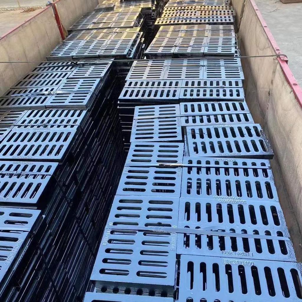 Wytrzymała kratka włazowa i rowowa z żeliwa sferoidalnego (500x500)