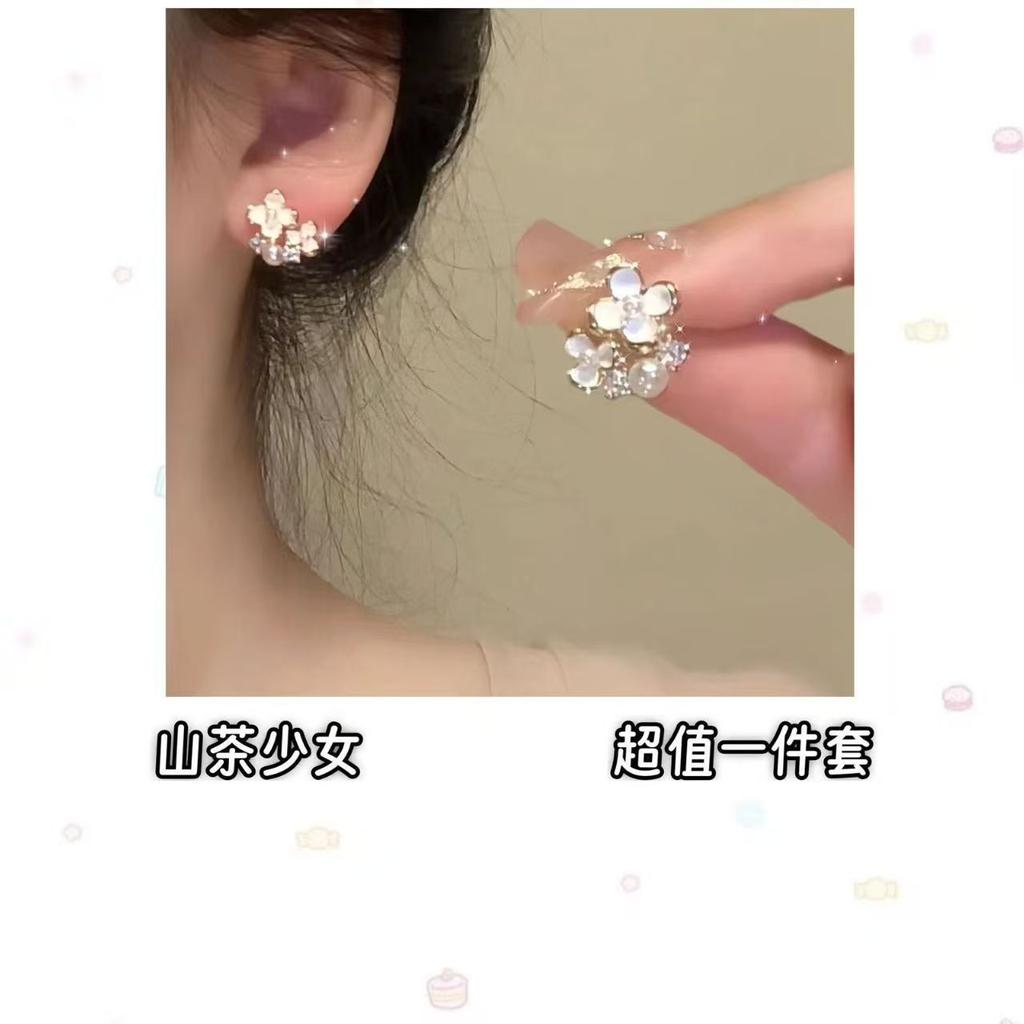 Spring and summer small fresh flower earrings light luxury pearl stud earrings super fairy earrings wholesale