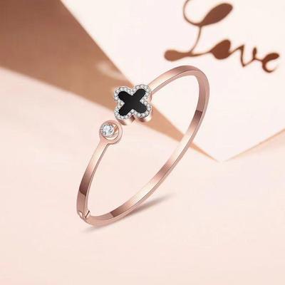 Bracciale Aperto Quadrifoglio Oro Rosa da Donna - Stile Europeo e Americano