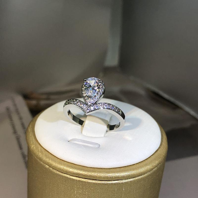 Sale Water Drop Design Women Ring Micro Paved Crystal Zircon Elegant Bridal Wedding Engagement Jewelry Ring for Lover
