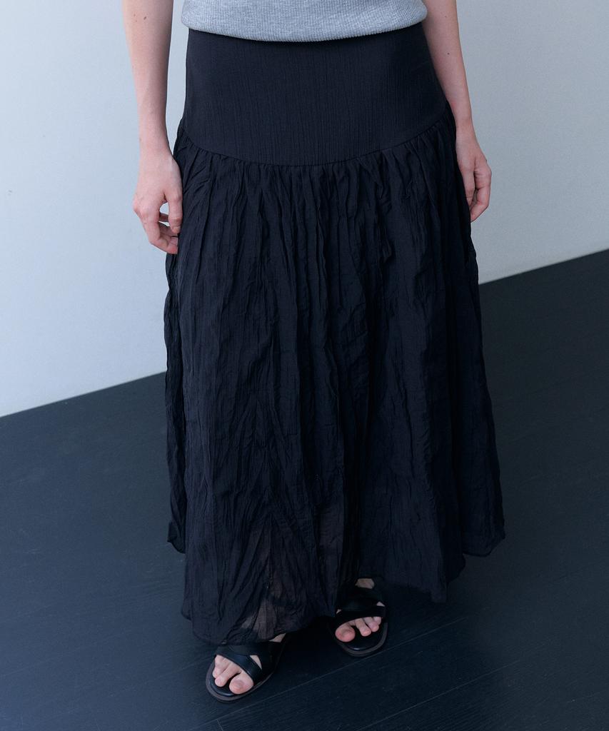 Meojiaenminggeul Ete Contour Wrinkle Midi Skirt (Black)