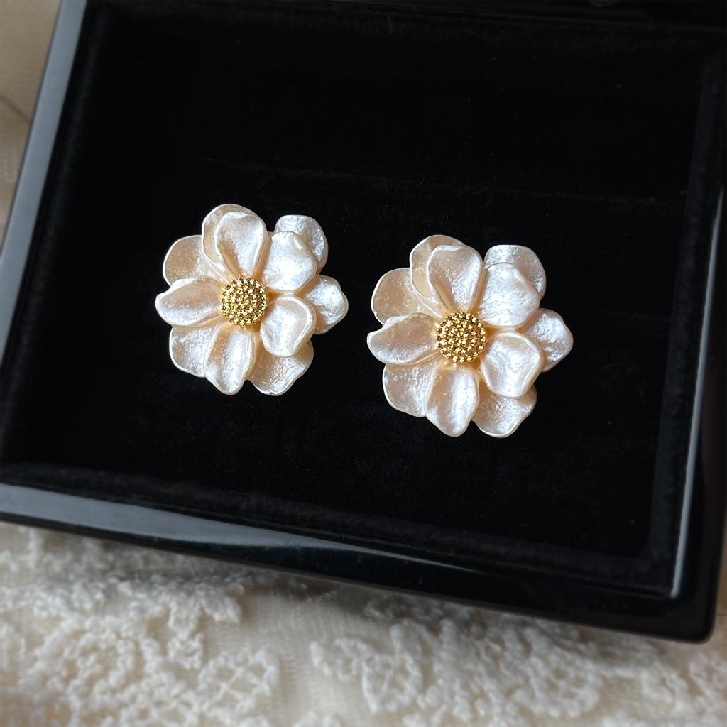 18k Gold Plated Resin Camellia Stud Earrings, Sweet Fresh Flower Earrings For Women Elegant Daily Jewelry
