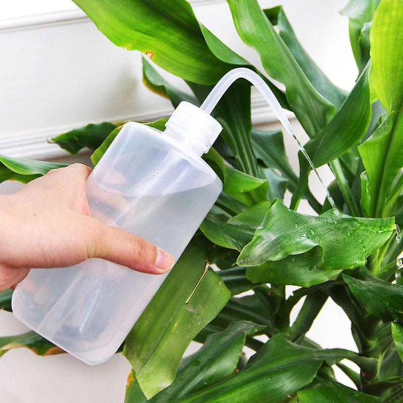 Timeless Design Plastic Watering Kettle With Sharp Beak For Accurate Plant Care