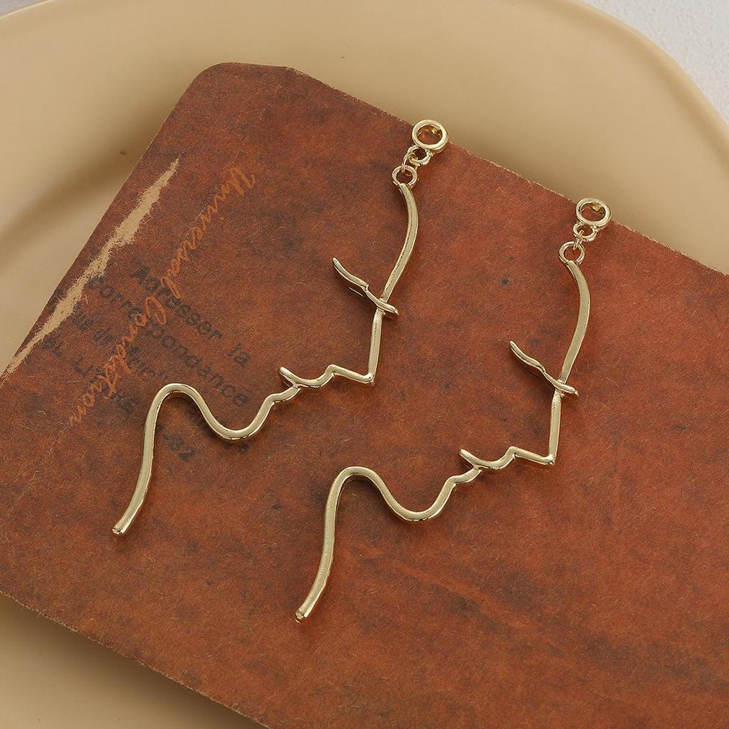 Artistic Human Face Earrings: Retro Studs & Dangles for Women