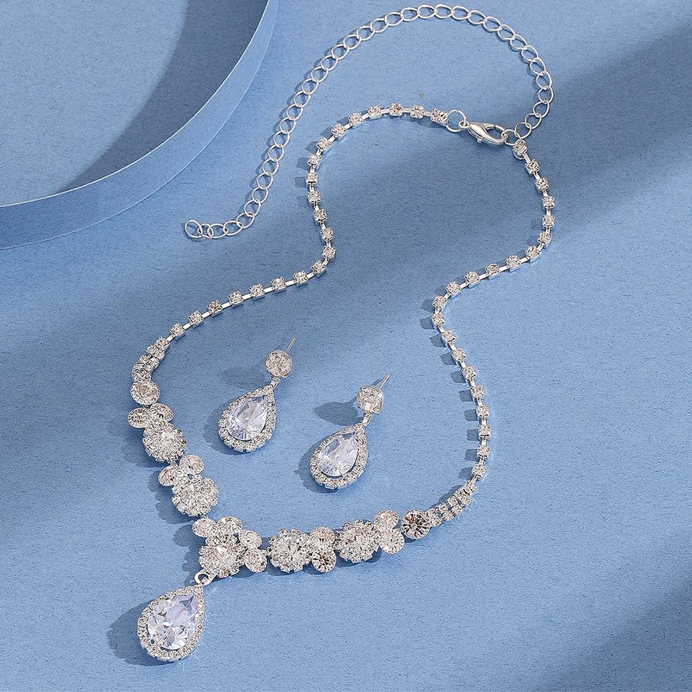 3-teiliges Damen Minimalistisches und Hochwertiges Set Ohrringe Halskette Geeignet für Party Jubiläen Modische Personalisierte Sets