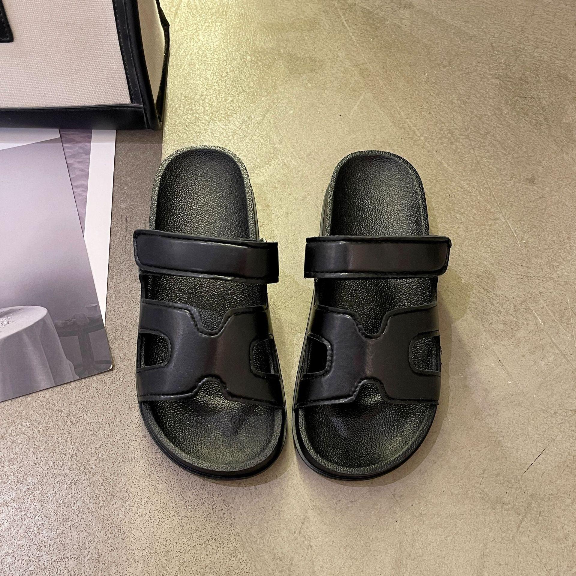 

Летние новые тапочки женские повседневные на плоской подошве на липучке модные большого размера в цветовой гамме пляжные сандалии 41 чёрный