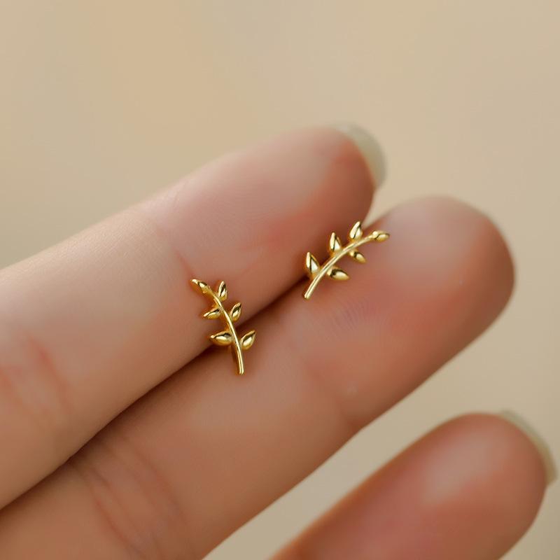 925 Silber Nadeln Gold Farbe Einfach Klein Schmetterling Steckerohrringe für Damen Hypoallergen Tägliches Tragen Ohr Mädchen Piercing Geschenke