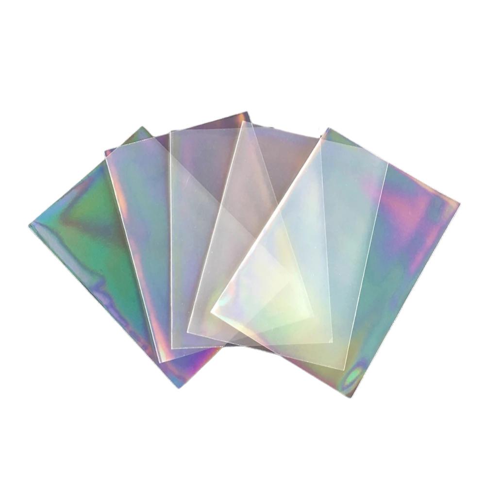 100 Stück 61 x 88/65 x 90 mm Kartenhüllen, Regenbogen-Laser-Kartenhüllen, Pokemon Yu-Gi-Oh-Kartenschutz