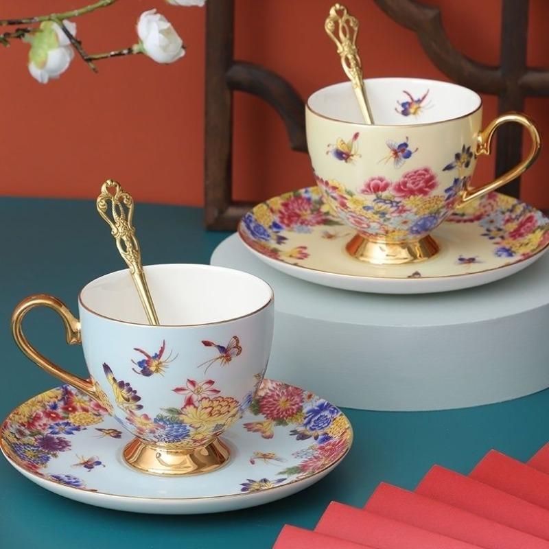 420ML Európai stílusú Kerámia Kávéscsésze Retró Virágos Bögre Otthoni Bone China Reggeli Bögre Palota Stílus Délutáni Tea Virágos Teáscsésze