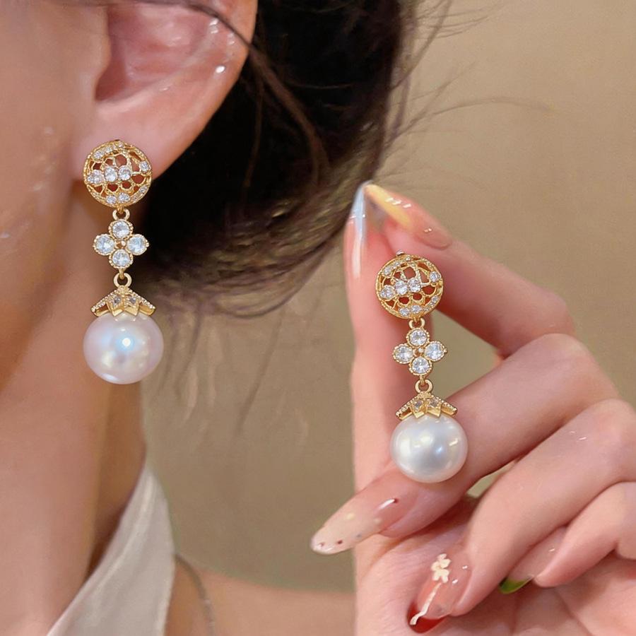 18k Gold-Plated Silver Needle Zircon Flower Pearl Stud Earrings - Vintage Elegant Light Luxury Ear Ornaments