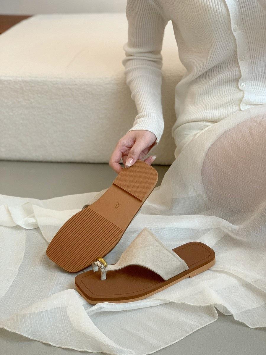 

Темпераментные крутые шлепанцы на плоской подошве, женская уличная обувь, лето 2025, новая французская мода, повседневные сандалии с закрытым носком для отпуска, пляжа 40