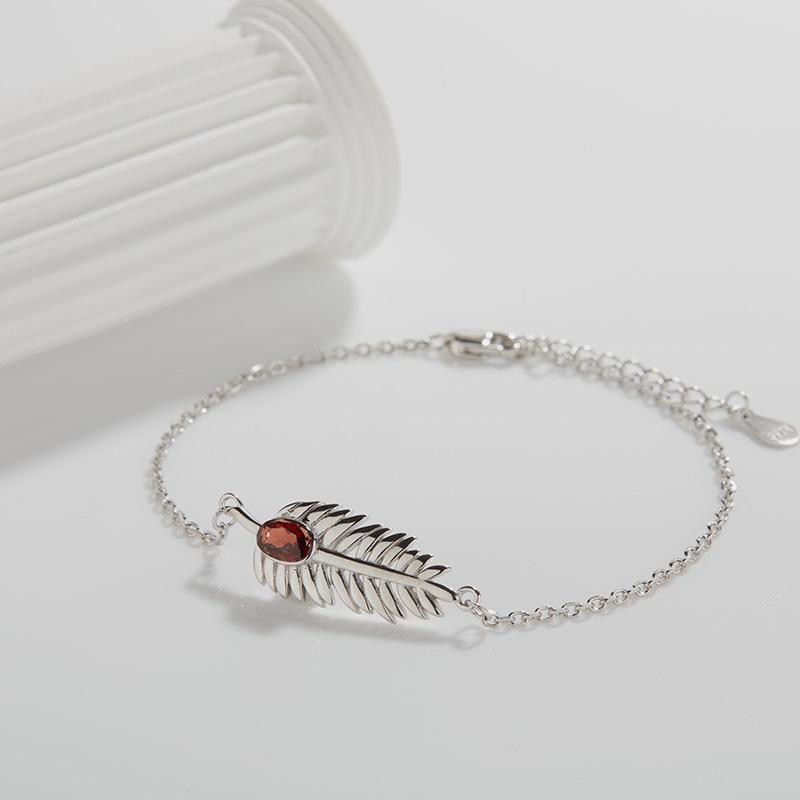 Personalized Feather Design S925 Sterling Silver Inlaid With Natural Diopside Garnet Colored Treasure Stud Earrings Fashionable Versatile Earrings