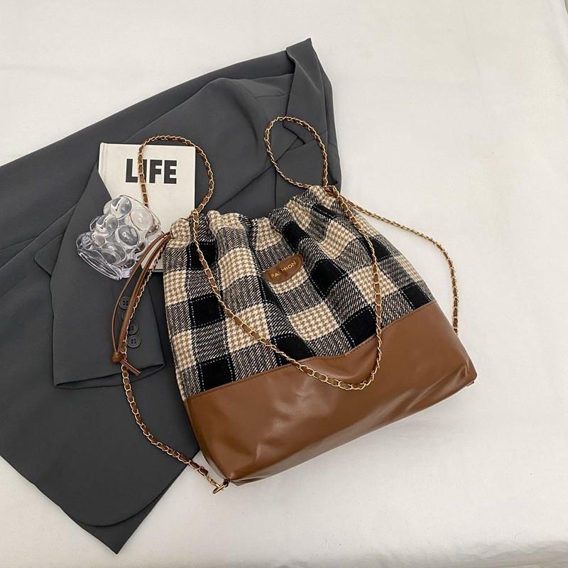 Chic Stylish Women's Tote Bag In Trendy Plaid Patterns Perfect For Daily Use