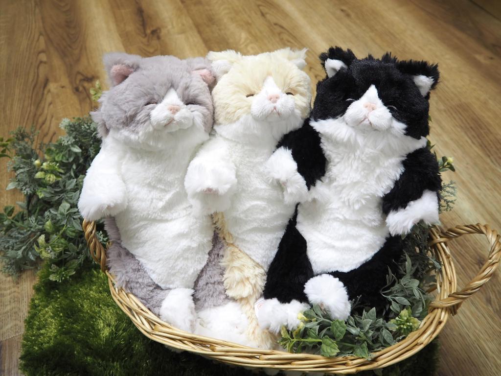 SunLemon Sleeping Lap Cat, Small, Calico, 15 x 18 x 34cm, Plush Animal, Cute Cat, White and Black, P-1393